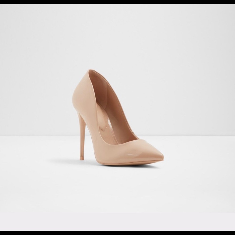 Nude Pumps